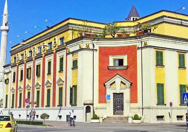 Profesionet e lira, pas kontributeve, tarifat e bashkise e cojne normen mbi fitimet ne 60 per qind